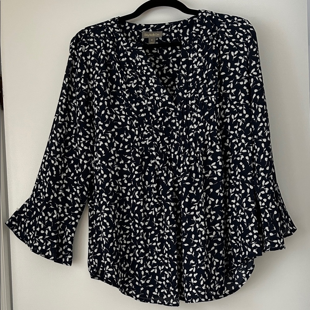Style & Co. Women's Navy and White Floral Patterned Top